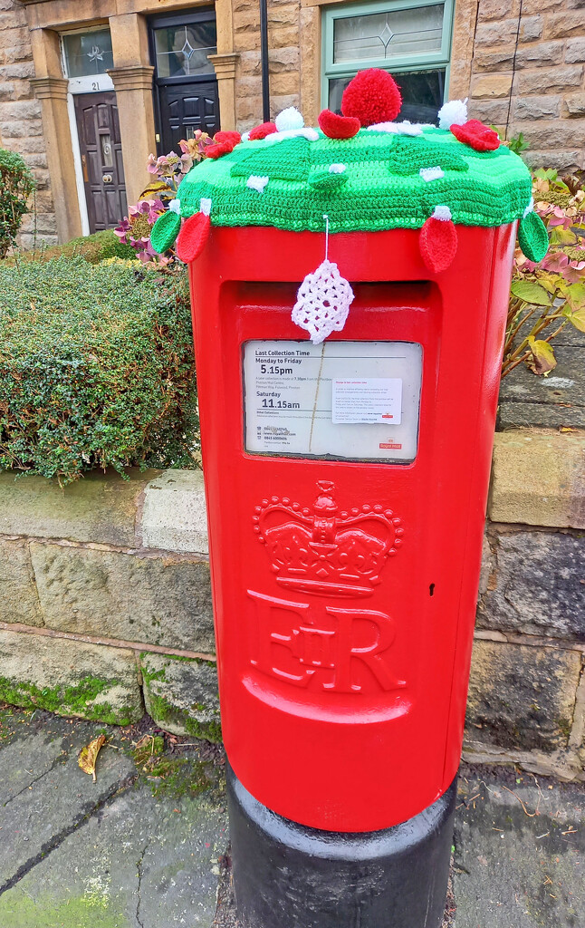 No post today (strike), but the postbox is ready for the season! by marianj