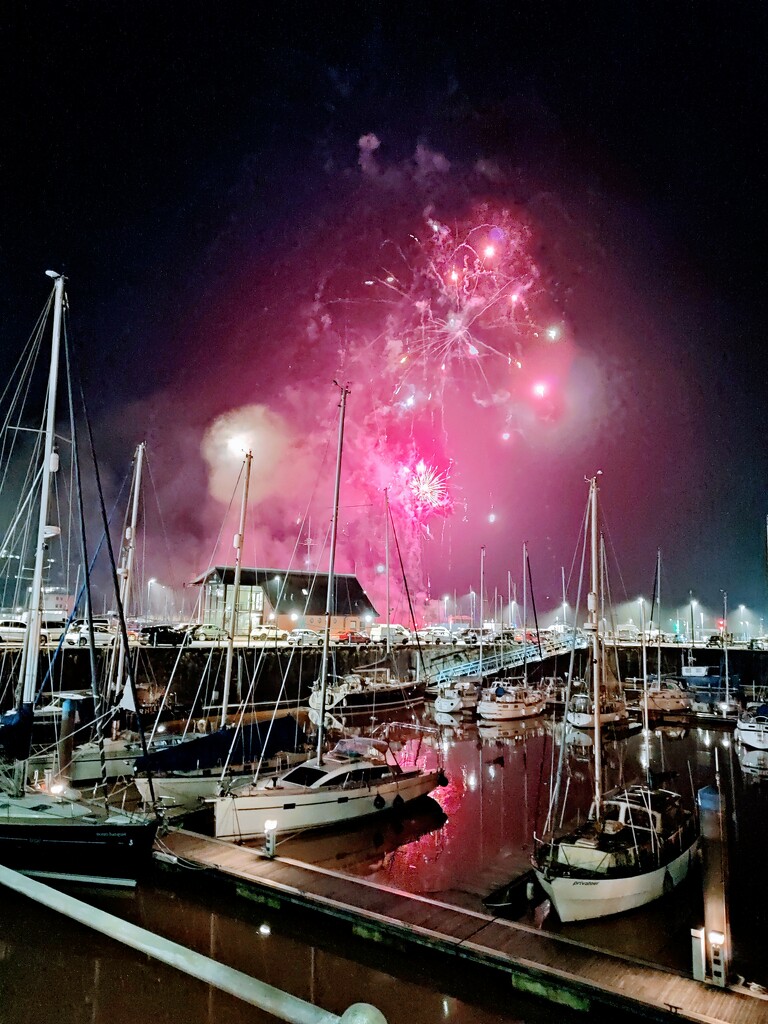 Festive Fireworks 🎆 by countrylassie