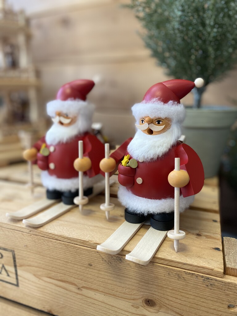 Santa on skis  by clay88