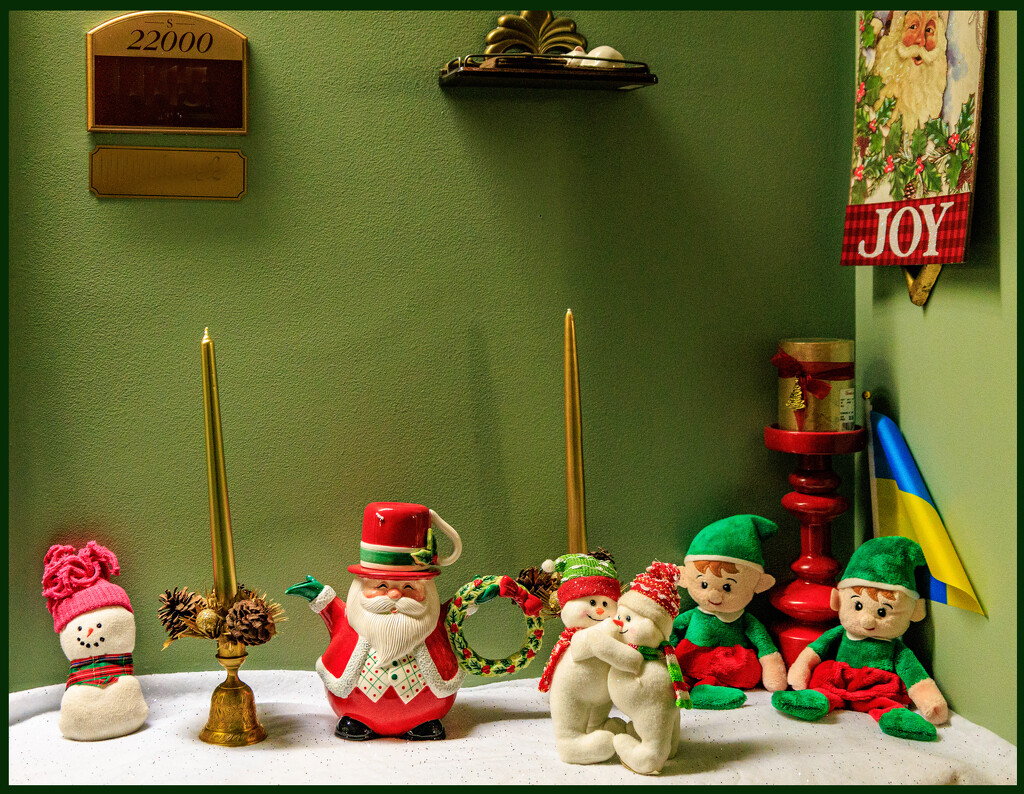 Holiday Shelf Display by hjbenson