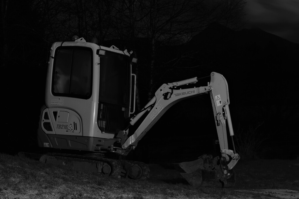 digger by moonlight by christophercox