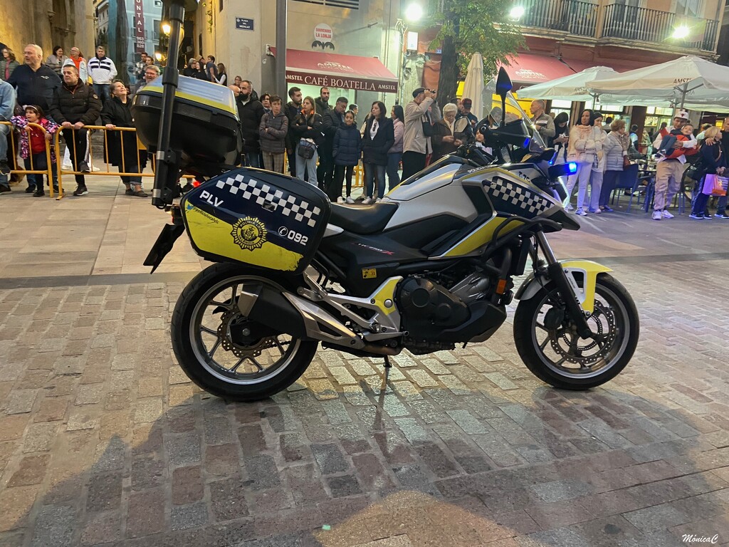 Police motorbike by monicac