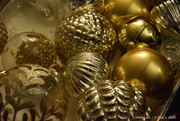 9th Dec 2022 - golden ornaments