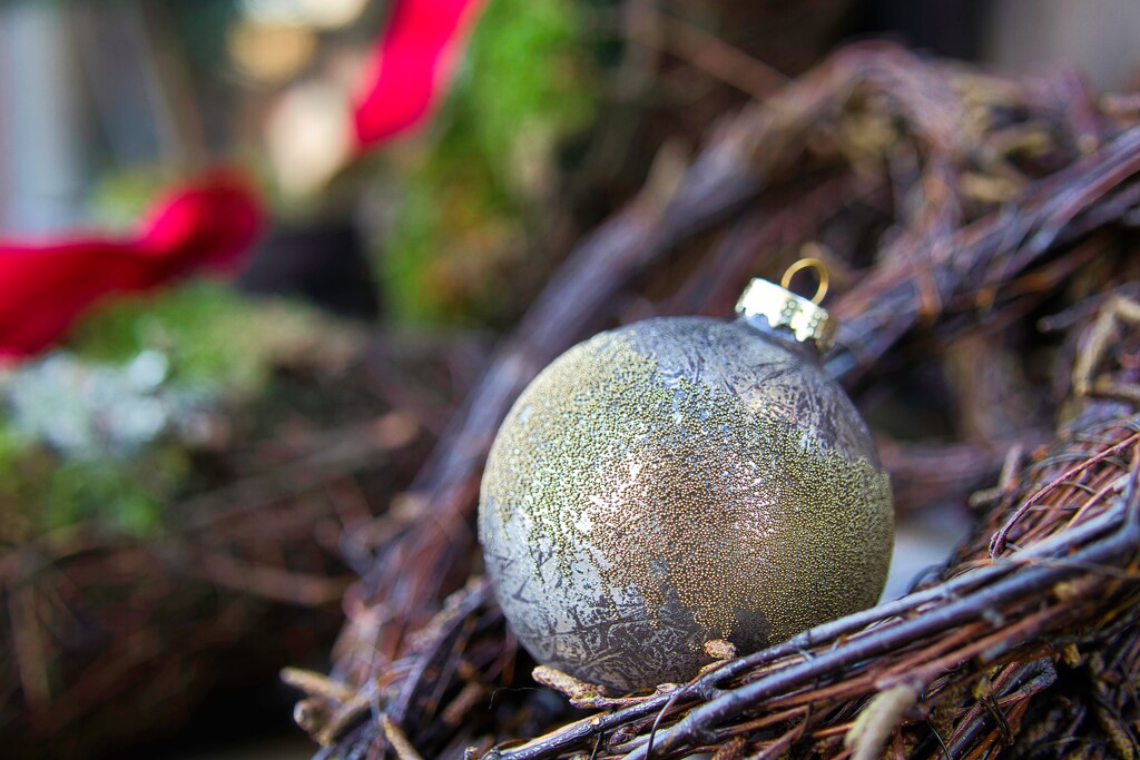 Rustic Christmas ball by okvalle