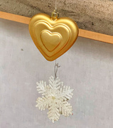 8th Dec 2022 - Golden heart and snowflake. 