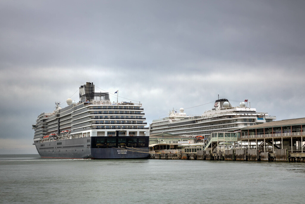Cruise liners by briaan