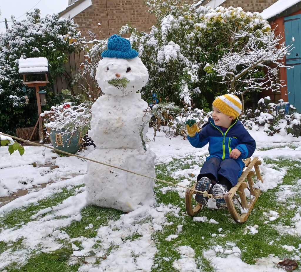 Monty's snowman by busylady