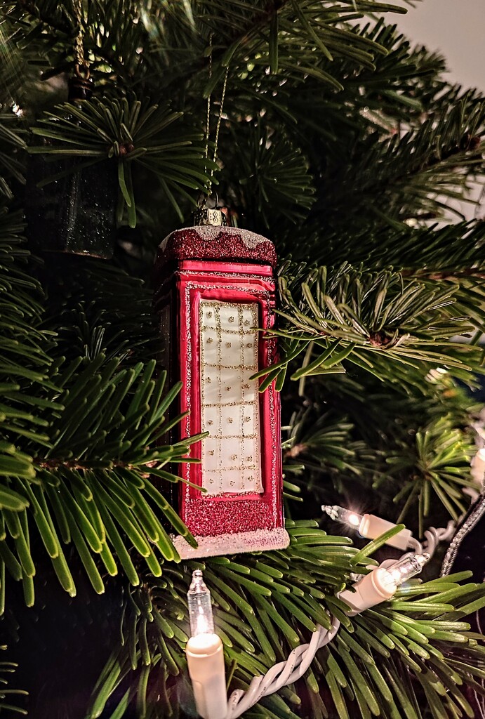 Christmas tree telephone box  by boxplayer