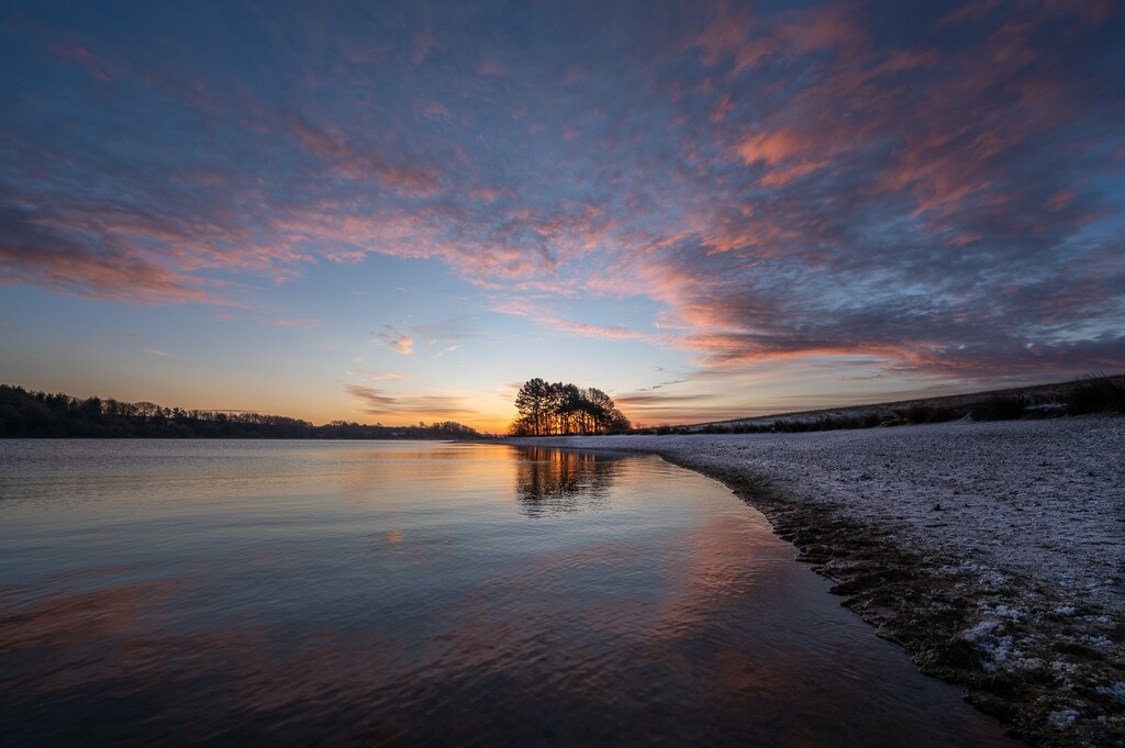 Sunrise at Rutland Water  by rjb71