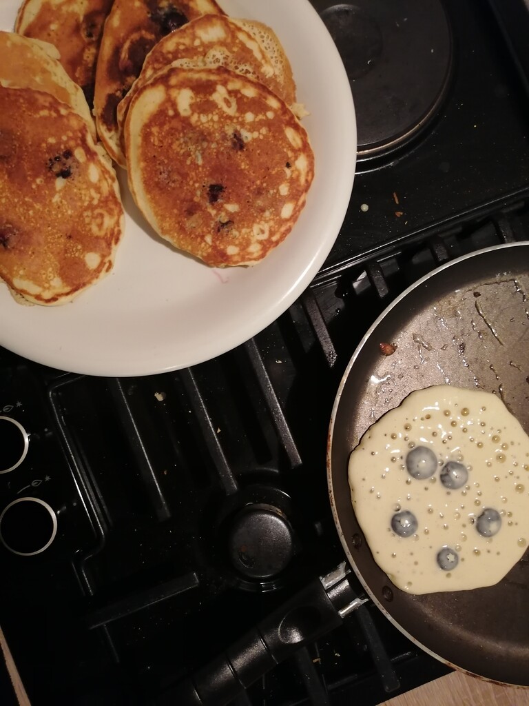 blueberry pancakes by zardz