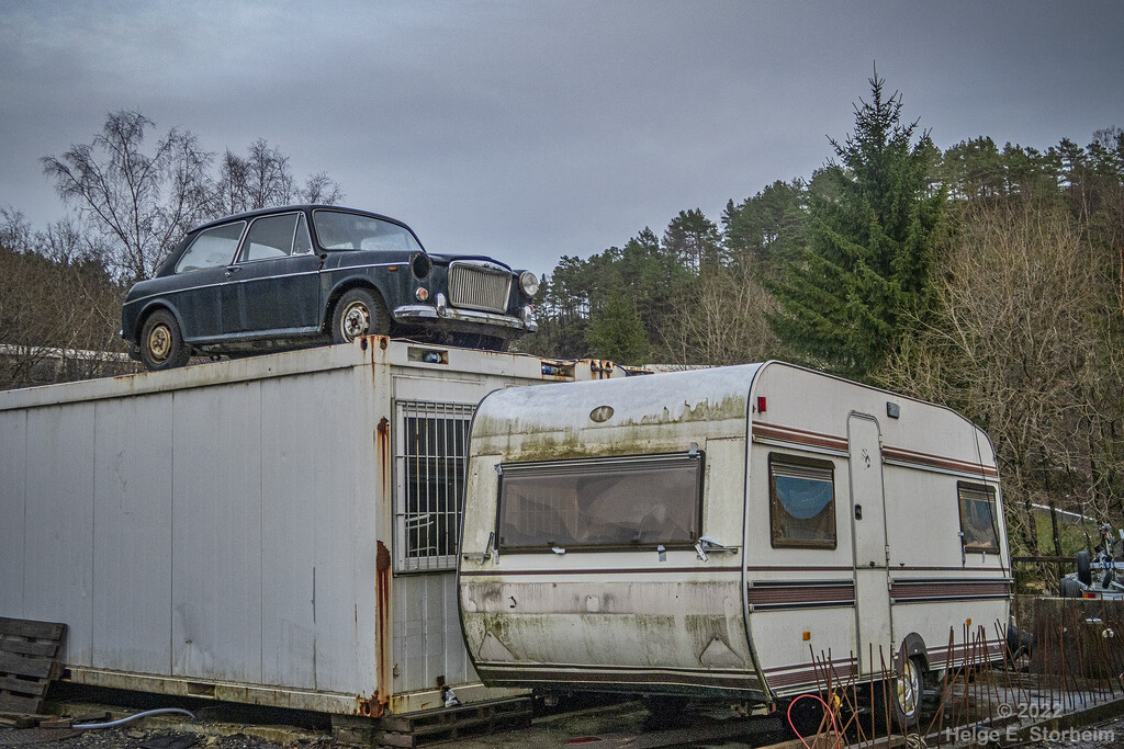 The Austin jumped over the caravan.... by helstor365