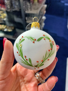 18th Dec 2022 - Green heart on ornament. 