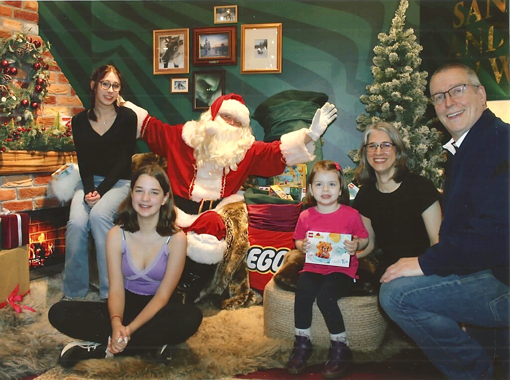 Family Visit to Santa  by susiemc