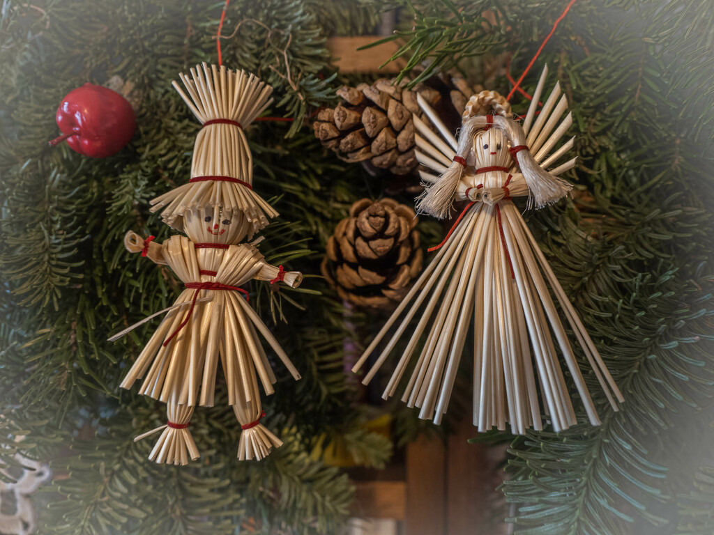 Christmas tree decorations by haskar