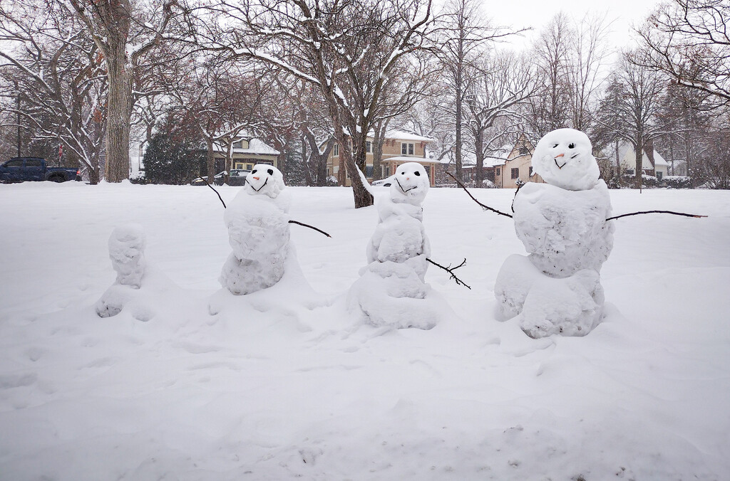Happy snowmen by dawnbjohnson2