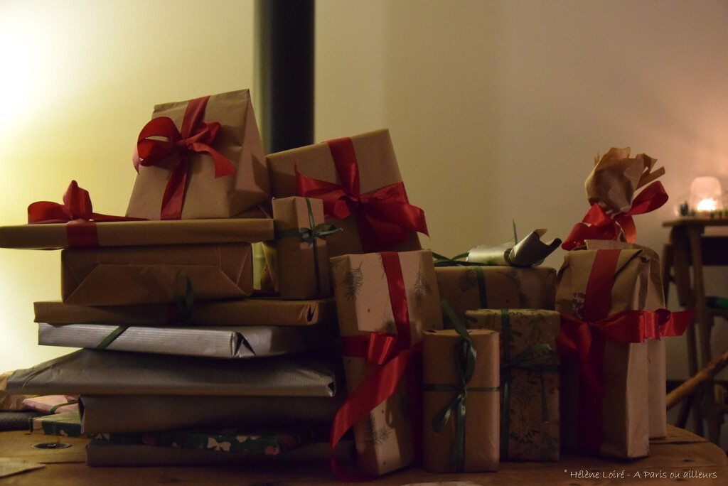 That's a lot of gifts for 2! by parisouailleurs