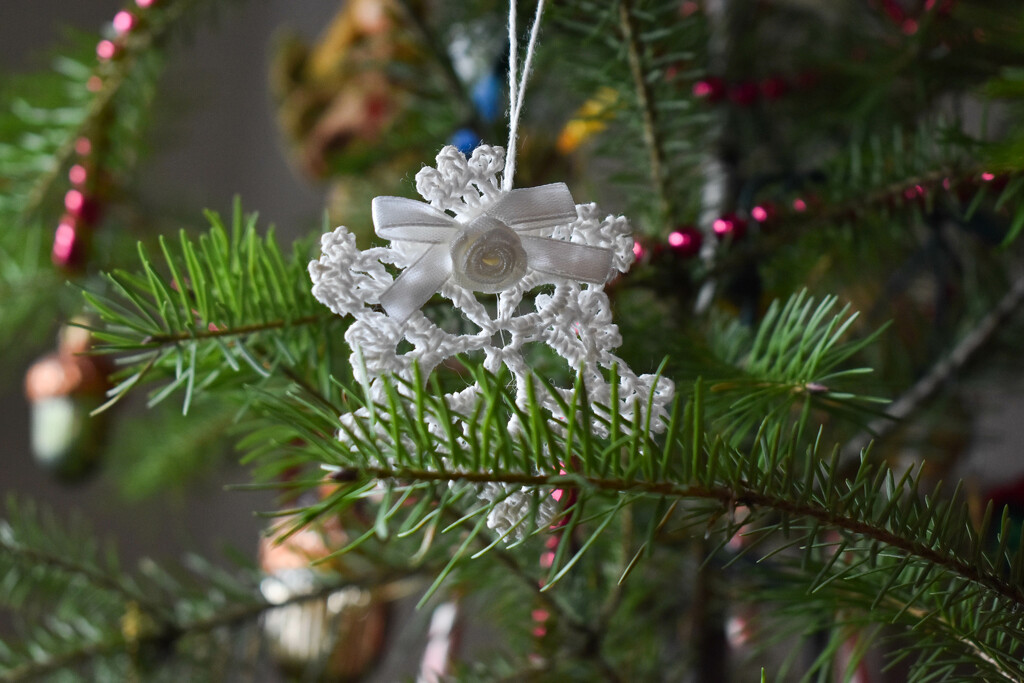 Snowflake Ornament by bjywamer