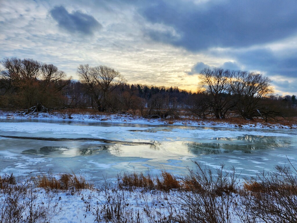 Frozen river by ljmanning
