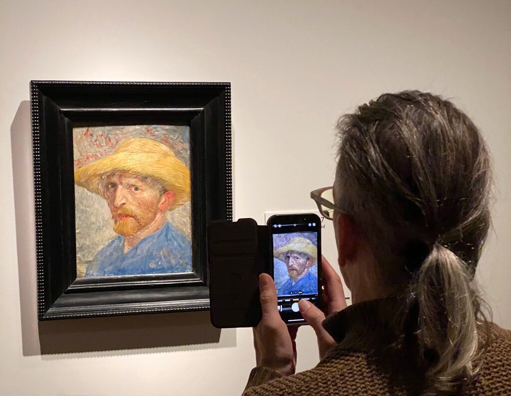 Taking a picture of a portrait by mdaskin
