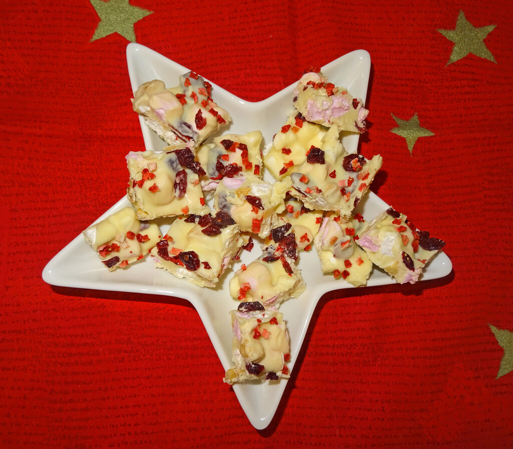 White chocolate, cranberry and strawberry rocky road  by marianj