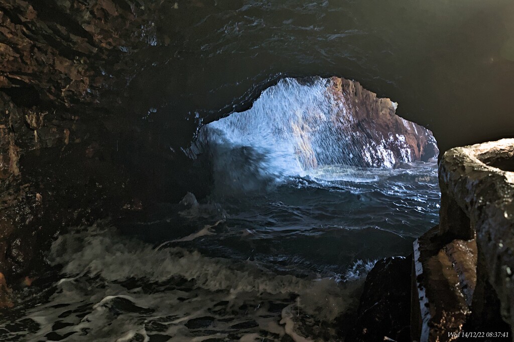 Sea cave in Sandanbeki by wh2021