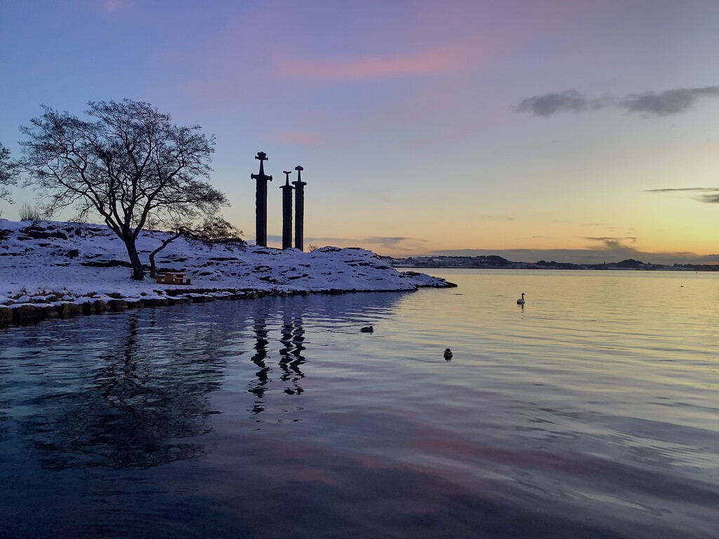 Sverd i Fjell by clearlightskies