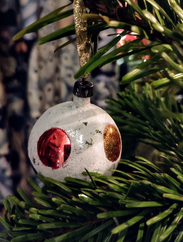 Vintage bauble  by boxplayer