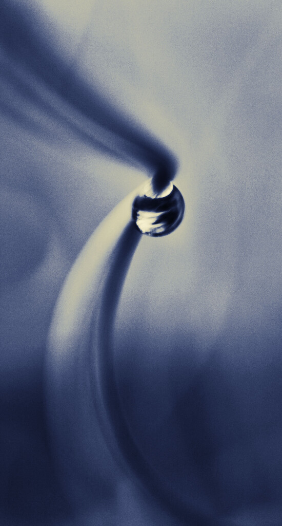 blue droplet by kali66