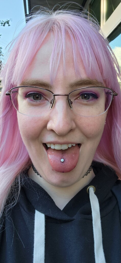 GOT MY TONGUE PIERCED!!! by labpotter