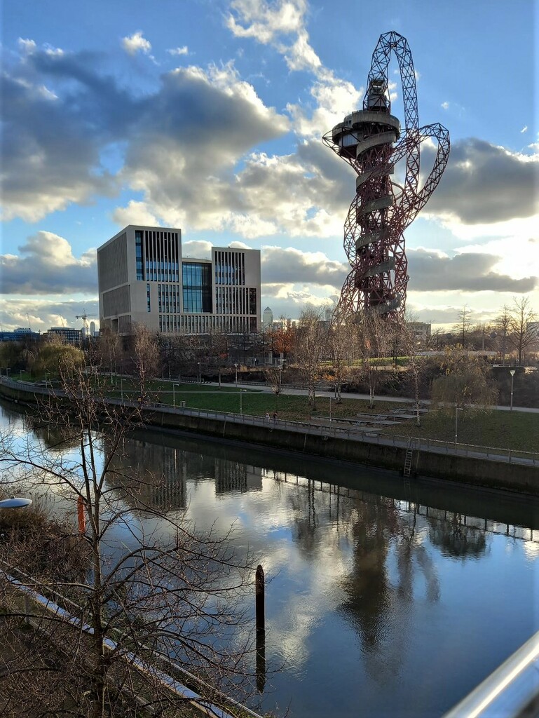 Back to the 2012 London Olympic Park. The Anish Kapoor sculpture, observation tower and slide by 365jgh