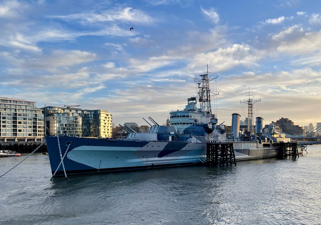 HMS Belfast  by jeremyccc