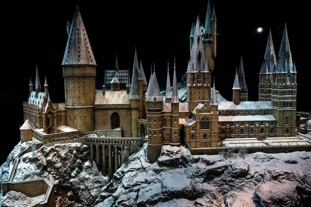 Hogwarts in the Snow by rjb71