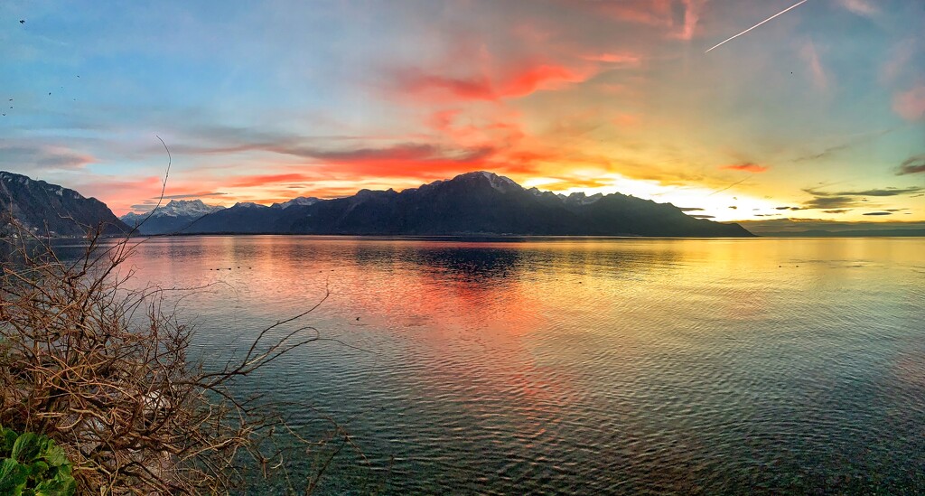 Sunset in Montreux.  by cocobella
