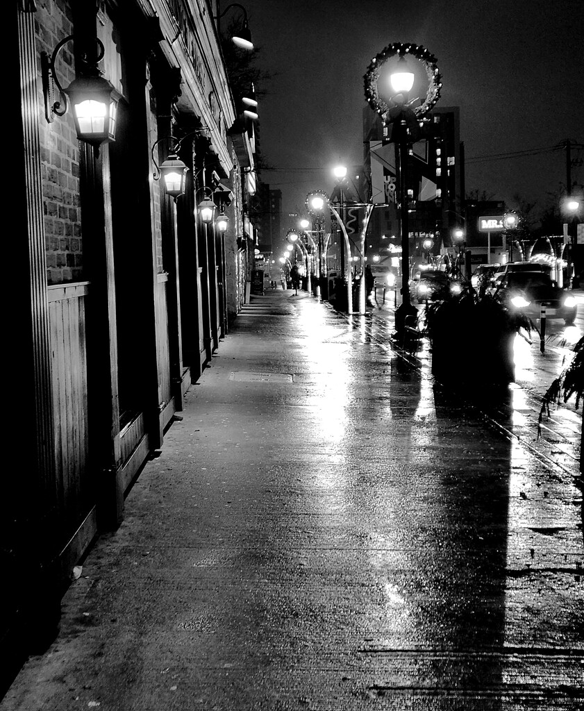 City night, black & white by ljmanning