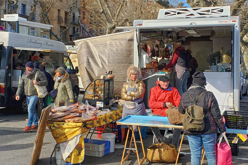 Feeling the cold at Port Vendres market. by laroque