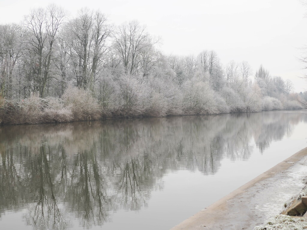 Frosty river by jesika2