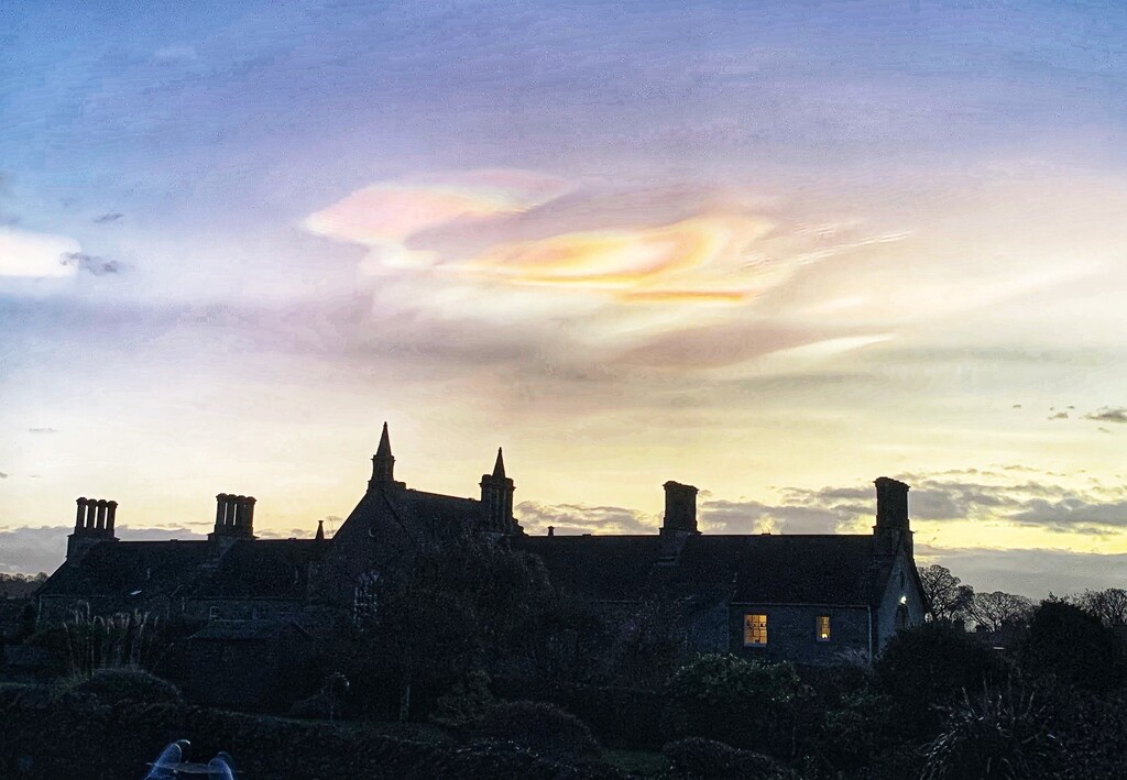 Nacreous clouds in Fife yesterday morning. by billdavidson