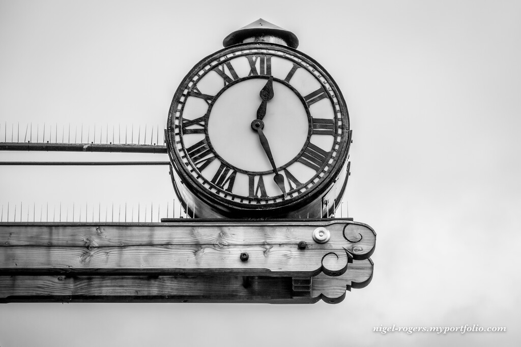 Clock by nigelrogers