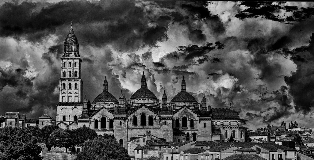 0203 - Storm clouds at Perigueux by bob65