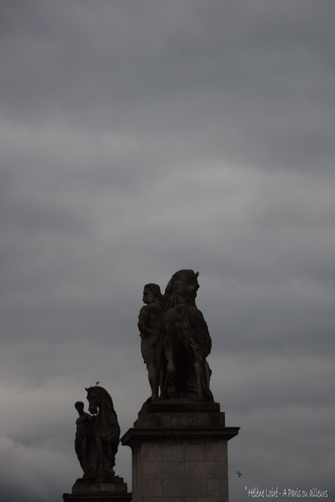 statues by parisouailleurs