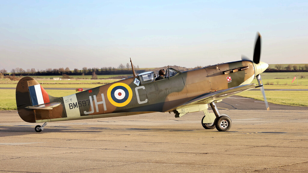 Spitfire BM597 by neil_ge