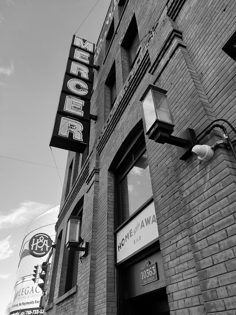 Edmonton In Black and White.....The Mercer by bkbinthecity