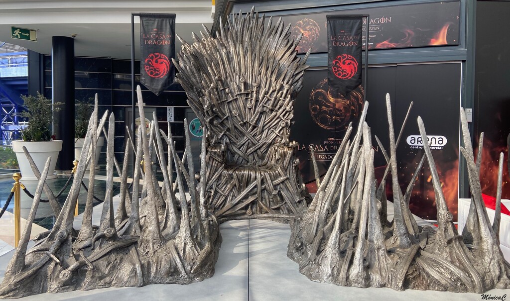 The Iron Throne by monicac