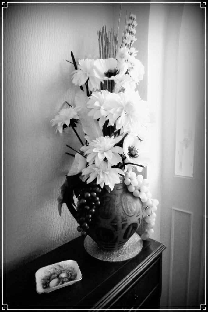 A Flower Arrangement  by beryl