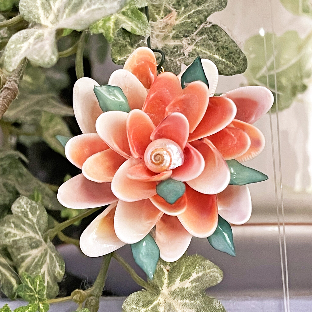 KC's Shell Flower by yogiw