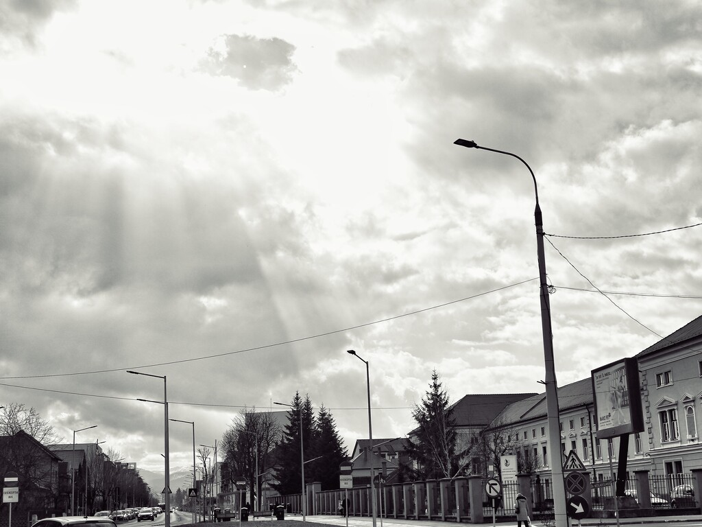 Sun rays above the street by monikozi