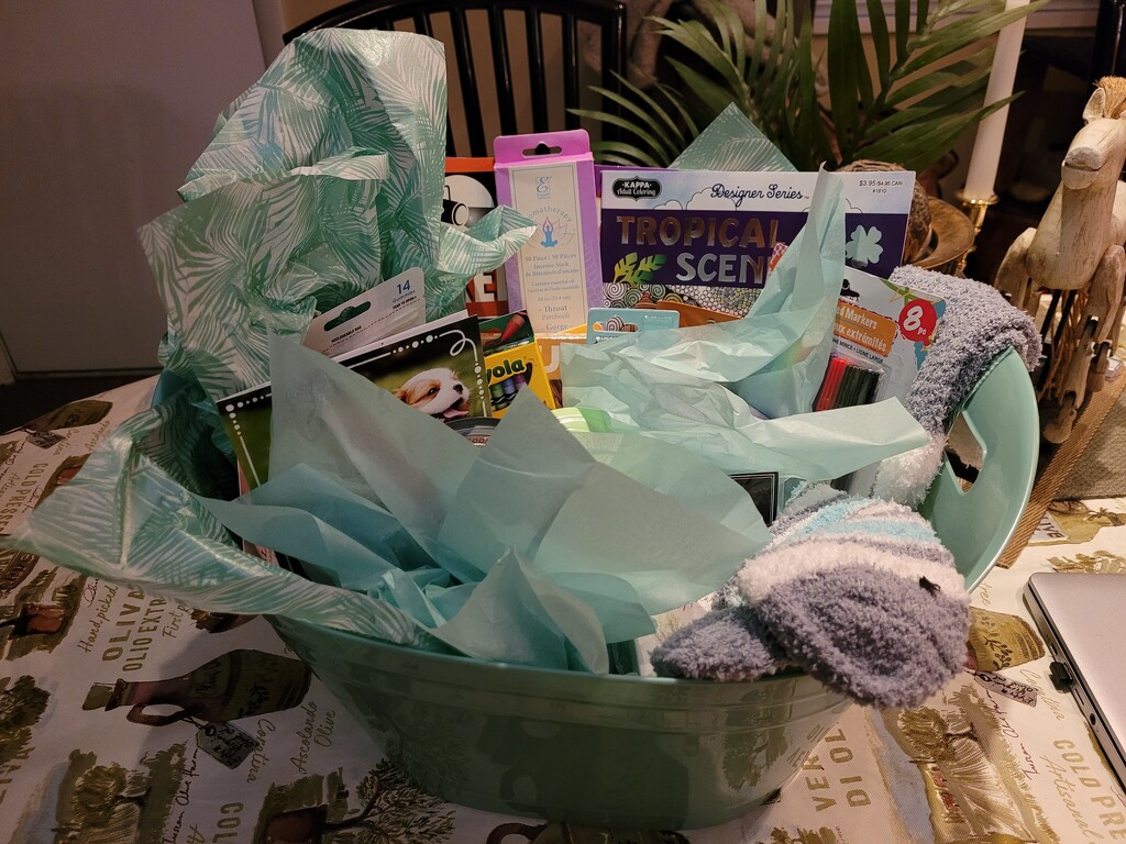 Gift basket by scoobylou