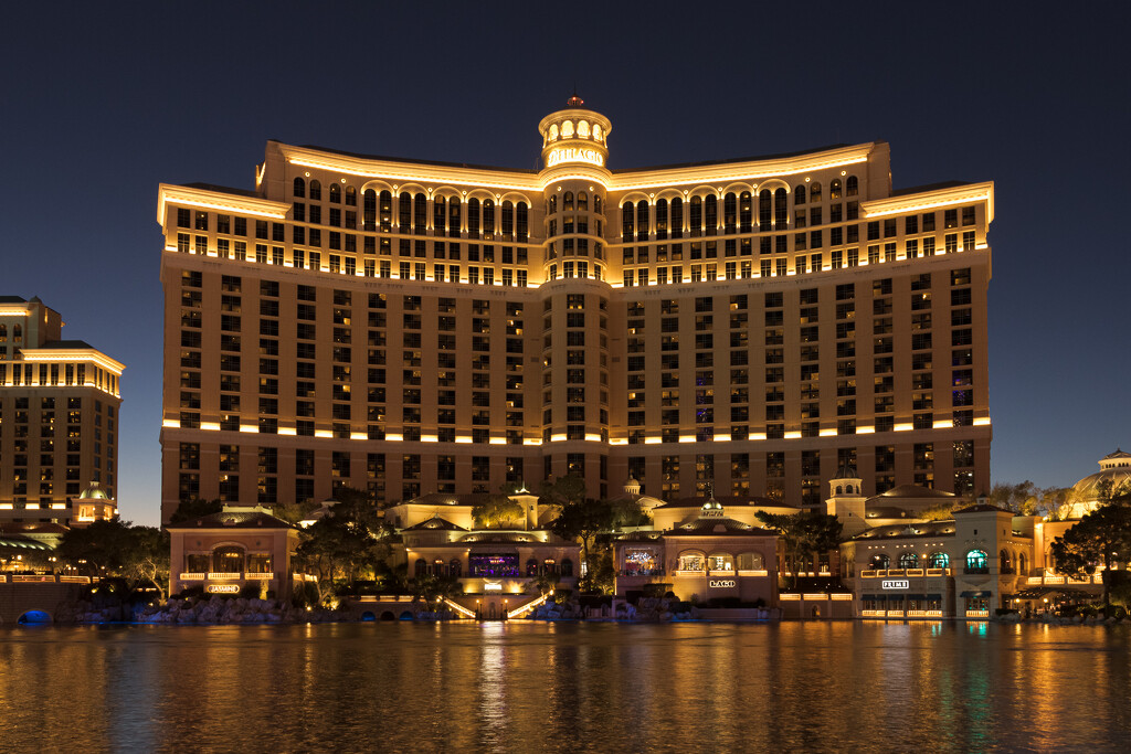 Bellagio At Night by swchappell