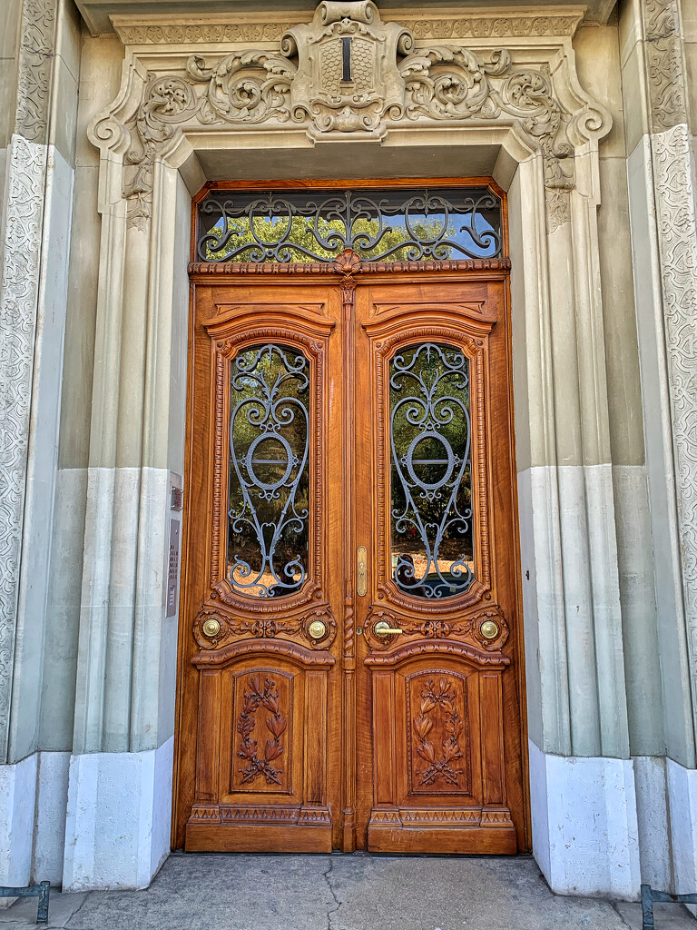 Hearts on a door in Geneva.  by cocobella