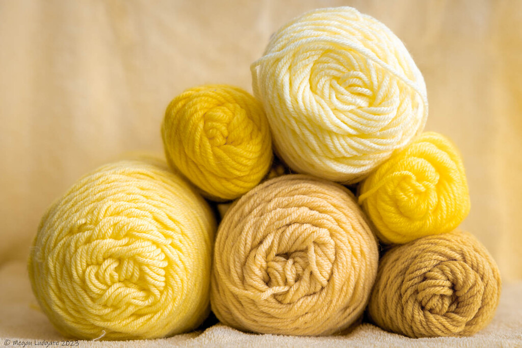 Yellow Yarn by kuva